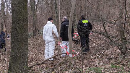Kriminaltechniker sichern Spuren nach dem Fund eines Oberschenkels. (Archivbild) 