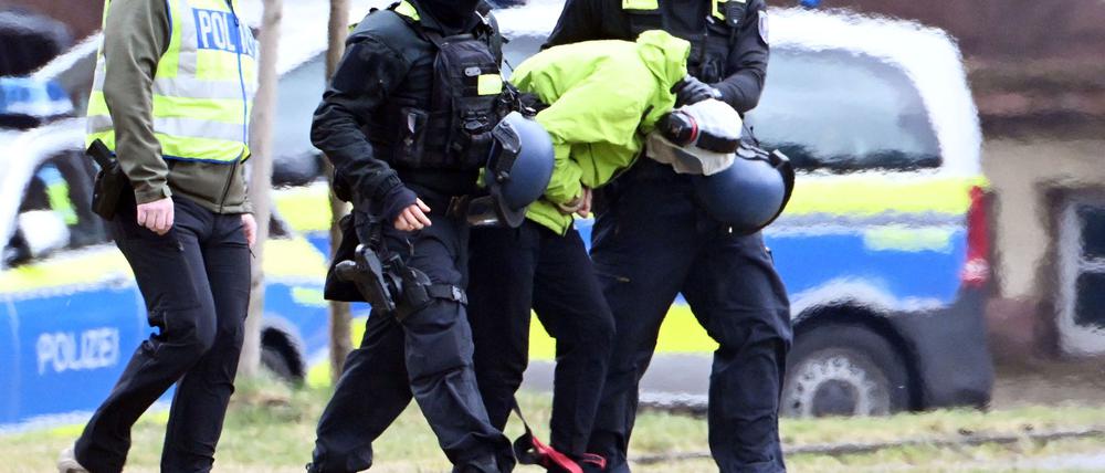 Die Bundesanwaltschaft ließ den Tatverdächtigen in Karlsruhe dem Ermittlungsrichter vorführen. (Archivbild)