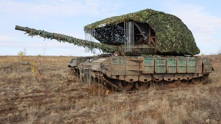 21. Oktober 2024: Ein T-80-Panzer des 3. Armeekorps der russischen Heeresgruppe Süd ist in der Ukraine zu sehen.