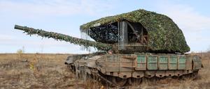 21. Oktober 2024: Ein T-80-Panzer des 3. Armeekorps der russischen Heeresgruppe Süd ist in der Ukraine zu sehen.