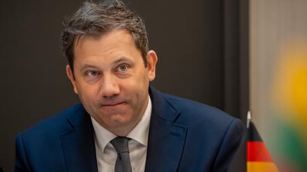 Lars Klingbeil (SPD), Bundesminister der Finanzen und Vizekanzler, nimmt an einem Treffen mit seinen baltischen Amtskollegen teil. Bei seinem Besuch in Litauen will Klingbeil auch die in Rukla stationierten Soldaten der Bundeswehr besuchen. 