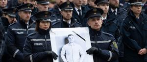 Trauermarsch: Der gewaltsame Tod des Dresdner Polizisten Maximilian Stoppa sorgte im Januar für große Bestürzung. (Archivbild)