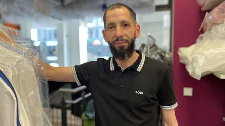 Bilal Ersoy ist Inhaber der Reinigung Bügelperle in der Invalidenstraße in Berlin-Mitte.