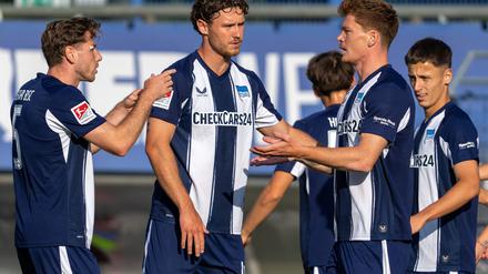 Hertha muss auf seinen Heimtrikots auch einen Teil der Rückenpartie mit Streifen ausstatten.