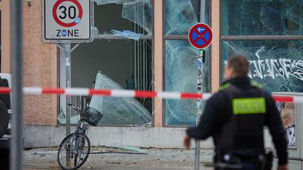 Nach der Explosion zweier mutmaßlicher Kugelbomben in der Silvesternacht in Schöneberg wird mittlerweile gegen zehn Tatverdächtige ermittelt. (Archivbild) 