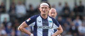 Fabian Reese kann es kaum glauben: Sein Trikot muss ausgetauscht werden.