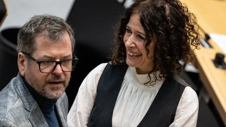 ARCHIV - 16.01.2025, Berlin: Werner Graf (Bündnis 90/Die Grünen), Fraktionsvorsitzender, und Bettina Jarasch (Bündnis 90/Die Grünen), Fraktionsvorsitzende, nehmen an der Plenarsitzung des Berliner Abgeordnetenhauses teil. (zu dpa: «Grüne: Graf soll Spitzenkandidat für Regierungsamt werden») Foto: Fabian Sommer/dpa +++ dpa-Bildfunk +++