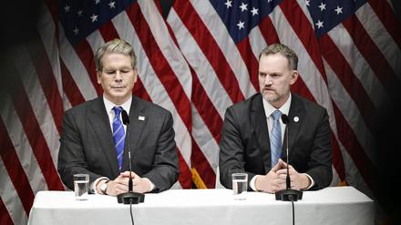 US-Finanzminister Scott Bessent (l) und der US-Handelsbeauftragte Jamieson Greer in Stockholm.