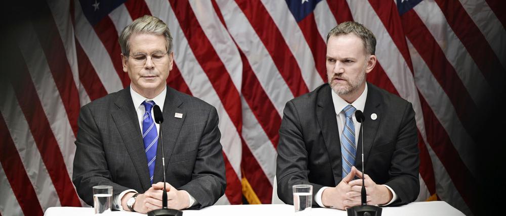 US-Finanzminister Scott Bessent (l) und der US-Handelsbeauftragte Jamieson Greer in Stockholm.