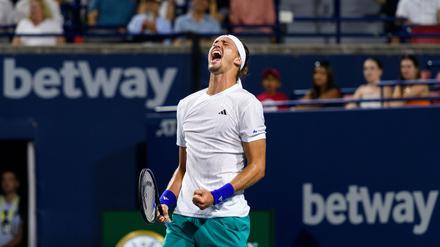 Zverev meldete sich mit einem Sieg auf der ATP-Tour zurück.
