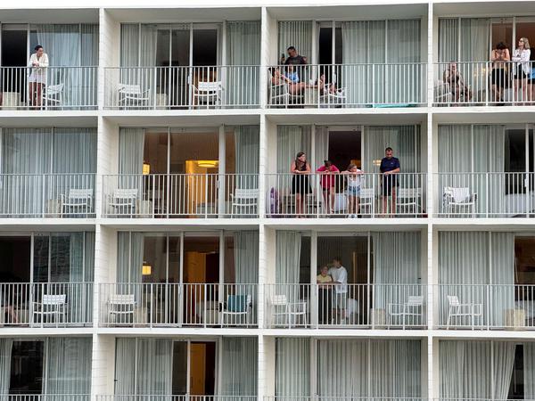 Vacationers stand on balconies at the 'Alohilani Resort looking towards Waikiki Beach after authorities warned of the possibility of tsunami waves, following an earthquake which earlier struck off Russia's Far Eastern Kamchatka Peninsula, in Honolulu, Hawaii, U.S. July 29, 2025.    REUTERS/Nicola Groom