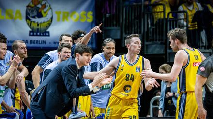 Trainer Pedro Calles, Justin Bean und Malte Delow (v. l. n. r.) sind bei Alba noch an Bord, viele andere haben den Klub verlassen.