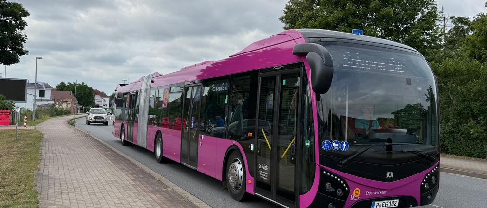 Wie schon bei der Generalsanierung auf der Riedbahn werden auch bei der Modernisierung der Strecke Hamburg-Berlin Busse für den Ersatzverkehr eingesetzt.
