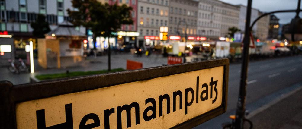 Aus Sicht der Grünen wäre ein Jugendzentrum am Hermannplatz eine Überlegung wert. (Archivbild)