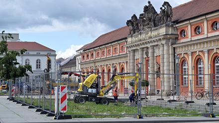 Die Grünflächen vor dem Filmmuseum sind abgesperrt. 