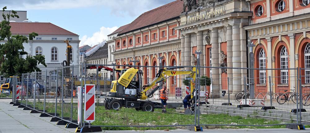 Die Grünflächen vor dem Filmmuseum sind abgesperrt.