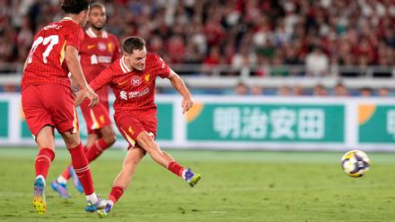 Florian Wirtz zieht ab und erzielt sein erstes Tor für die Reds.