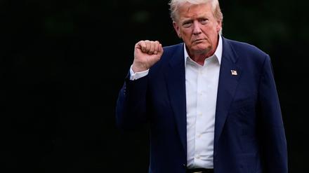 Trump kündigt Zölle auf indische Produkte an und stellt einen Bezug zu Russland her.