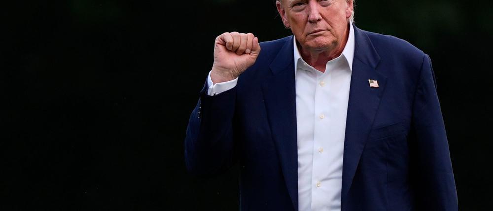 Trump kündigt Zölle auf indische Produkte an und stellt einen Bezug zu Russland her.