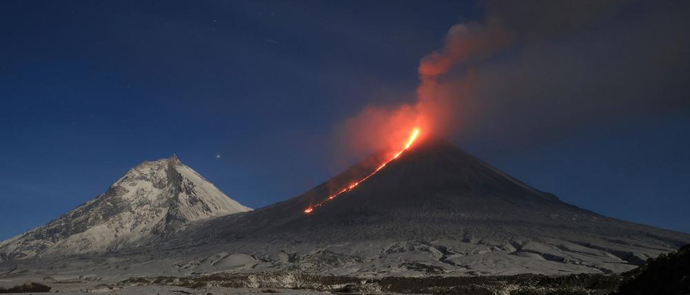 Der Vulkan Kljutschewskoj auf der Halbinsel Kamtschatka ist ähnlich wie auf diesem Bild wieder ausgebrochen. (Archivbild)