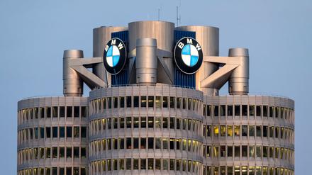 Auch BMW hat einen Gewinneinbruch erlitten (Symbolbild).