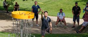 Discgolf im Potsdamer Volkspark, Wettkampf des Vereins Hyzernauts Potsdam.
Foto: Verein