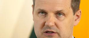 Der litauische Premierminister Gintautas Paluckas spricht während einer Pressekonferenz in Riga, Lettland (Archivbild).