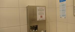 Die ersten Spender mit Menstruationsprodukten wurden an der Uni Potsdam installiert. 