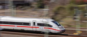 Die Bahn kämpft weiter mit ihrer Pünktlichkeit. (Archivbild)