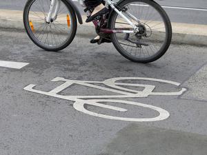 Radweg, Radspur, Fahrradfahren, Straßenverkehr