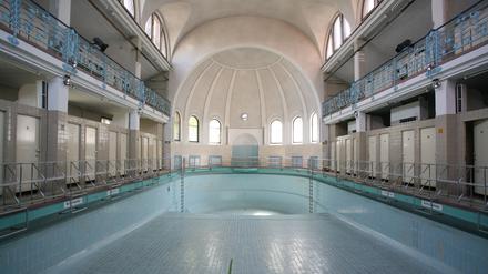 Stadtbad Steglitz: Aus dem Schwimmbad wurde zwischenzeitlich eine Kulturstätte für Theater, Konzerte, Lesungen und private Feiern. Doch das Ziel, wieder Wasser im Becken zu haben, wurde nicht erreicht.