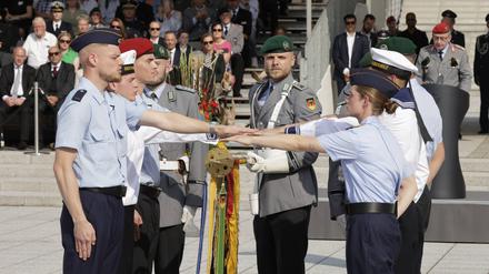 Feierliches Gelöbnis von rund 250 Rekrutinnen und Rekruten der Bundeswehr.