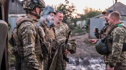 Ukrainische Soldaten an der Front in Tschassiw Jar