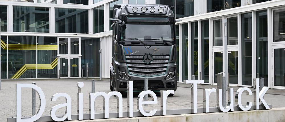 Unsichere Aussichten: Daimler Truck kürzt Prognose. (Archivbild)