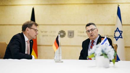 Johann Wadephul CDU, Bundesaußenminister, trifft Gideon Saar, Außenminister des Staates Israel 