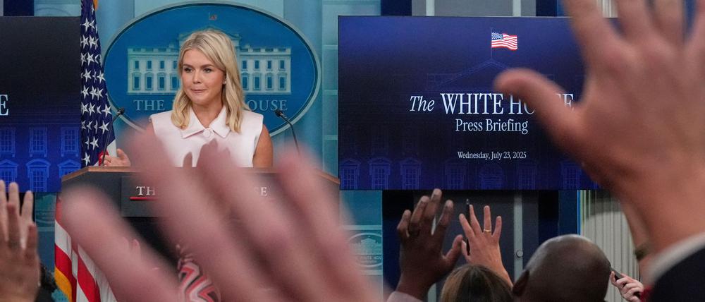 Kündigt die Reise des US-Sondergesandten Steve Witkoff und des US-Botschafters in Israel, Mike Huckabee, in den Gazastreifen an - die Pressesprecherin des Weißen Hauses, Karoline Leavitt. (Archivbild)