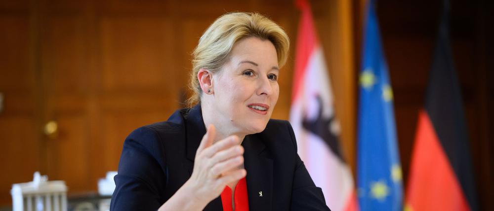 Wirtschaftssenatorin Franziska Giffey (SPD) fordert eine klare Absage für Enteignungen von Berliner Unternehmen. (Archivbild)