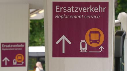 Am Freitagmorgen ist der Ersatzverkehr auf der Strecke Hamburg-Berlin angelaufen. (Archivbild)