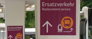 Am Freitagmorgen ist der Ersatzverkehr auf der Strecke Hamburg-Berlin angelaufen. (Archivbild)