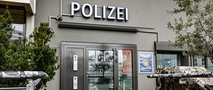Der Eingang der Polizeiwache am Kottbusser Tor.