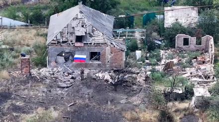 Dieser Ausschnitt aus einem am 31. Juli 2025 vom russischen Verteidigungsministerium veröffentlichten Handout zeigt die Stadt Tschassiw Jar in der Ostukraine. 