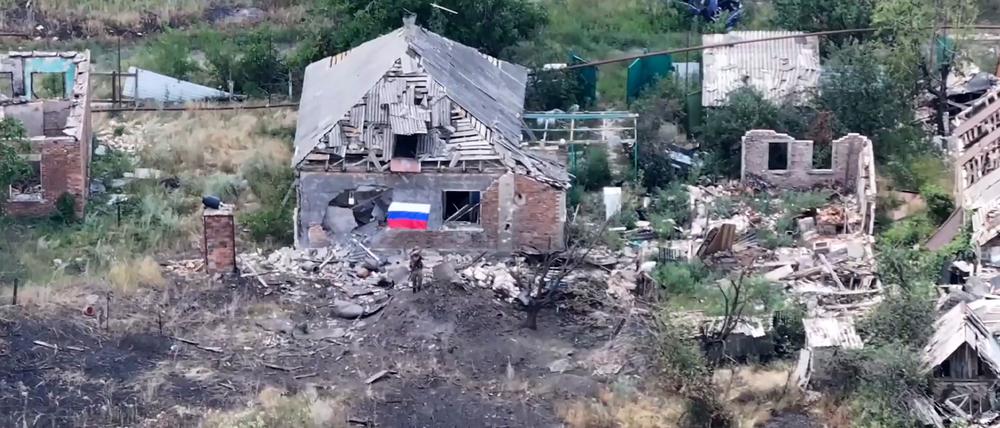 Dieser Ausschnitt aus einem am 31. Juli 2025 vom russischen Verteidigungsministerium veröffentlichten Handout zeigt die Stadt Tschassiw Jar in der Ostukraine.