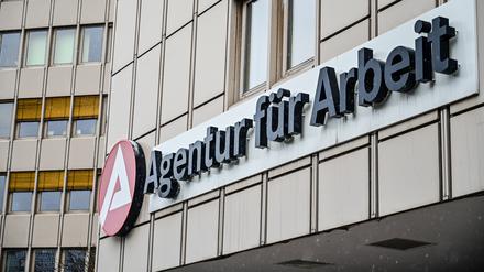 Eine Außenaufnahme der Agentur für Arbeit in Duisburg (Symbolbild)