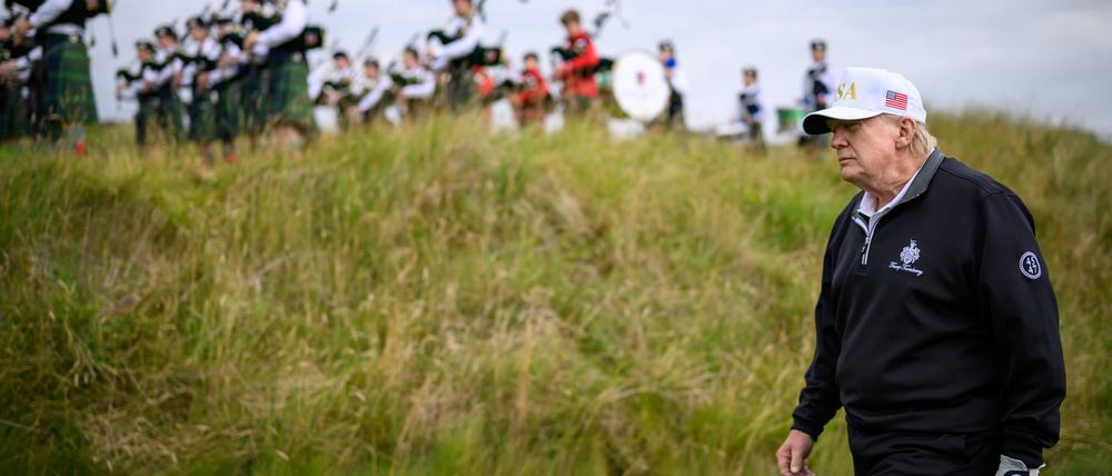Donald Trump bewegt sich nicht übermäßig viel - Golf geht gerade noch.