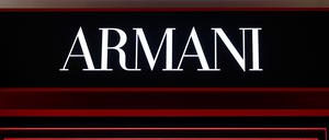 Die italienische Wettbewerbsbehörde hat Armani-Unternehmen zu einer Geldstrafe von 3,5 Millionen Euro verurteilt. (Symbolbild)