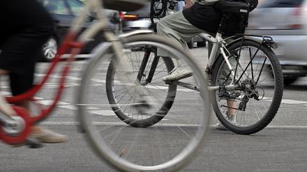 Fahrräder auf einer Kreuzung in der Potsdamer Innenstadt.