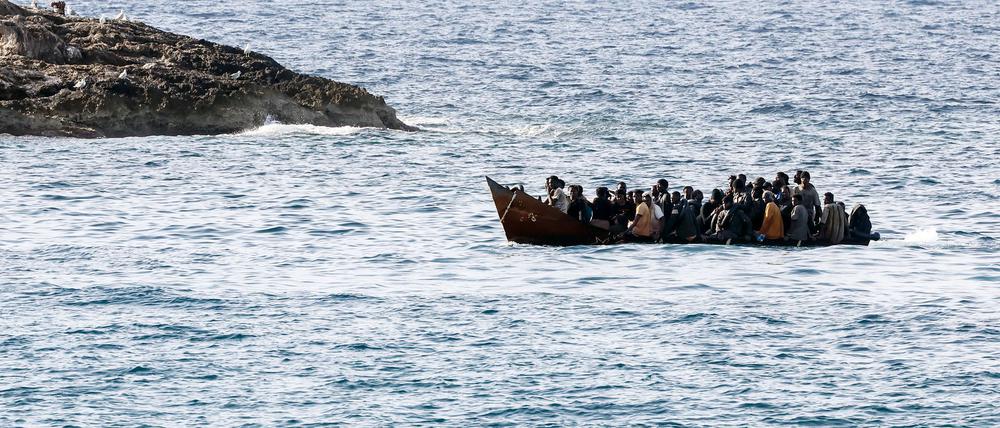 Italien wollte die Asylanträge von auf dem Mittelmeer gestoppten Migranten aus sicheren Herkunftsländern in Albanien prüfen und sie erst dann einreisen lassen. Jetzt äußert sich der EuGH zu einem Aspekt dieses Modells. (Archivbild)