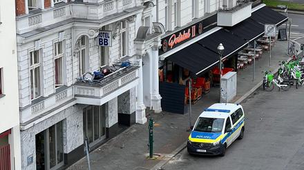 Regelmäßig rückt die Polizei zu dem Hotel in der Fuggerstraße an.