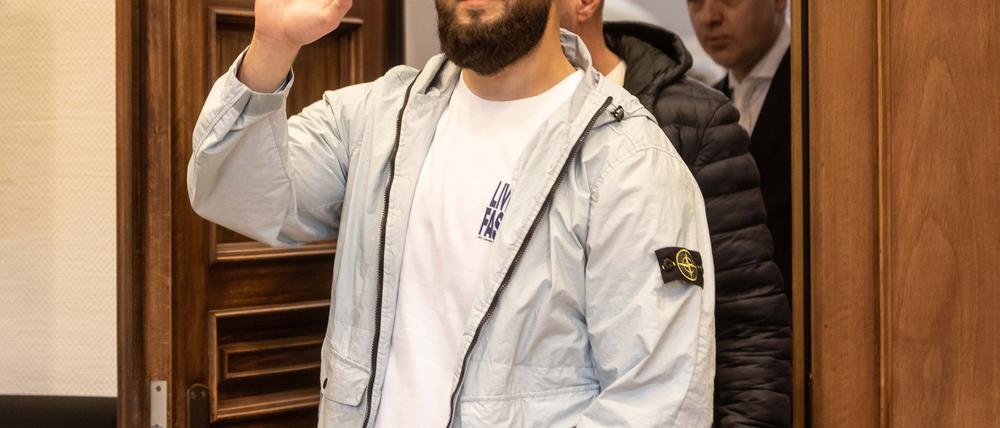Nach einem milden Urteil im Strafprozess muss der Rapper nun noch in Ordnungshaft (Archivbild)