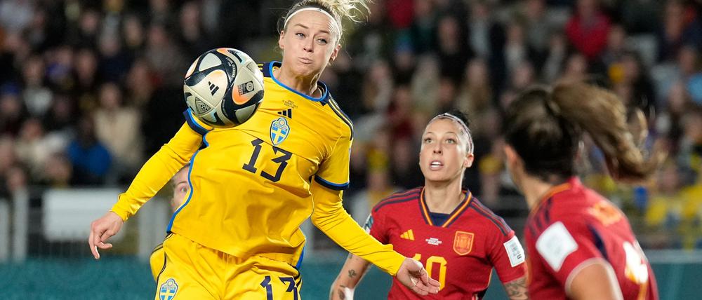 Nach mehreren Abgängen soll Amanda Ilestedt (links) die Verteidigung der Eintracht stärken.